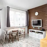 Park Praski 2-bedroom By Bookinghost شقة *