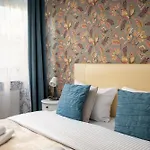 Park Praski 2-bedroom By Bookinghost *