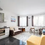 Park Praski 2-bedroom By Bookinghost *