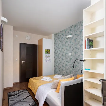 Park Praski 2-bedroom By Bookinghost Lägenhet *