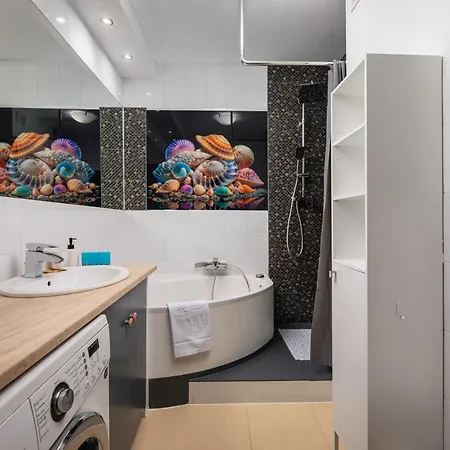 Park Praski 2-bedroom By Bookinghost *