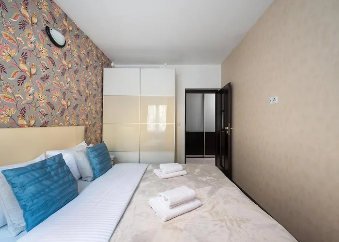 Park Praski 2-bedroom By Bookinghost